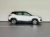 جاك JS4 2025 V4 1.5L بتصميم ثنائي اللون